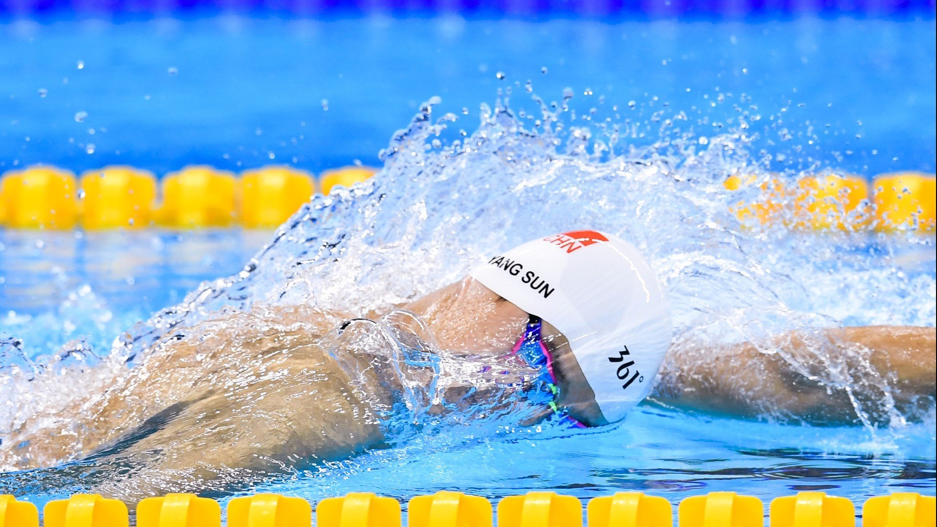 九游官网入口下载-冠军球队球员参与公益马拉松传播健康理念,马拉松运动员签约赞助