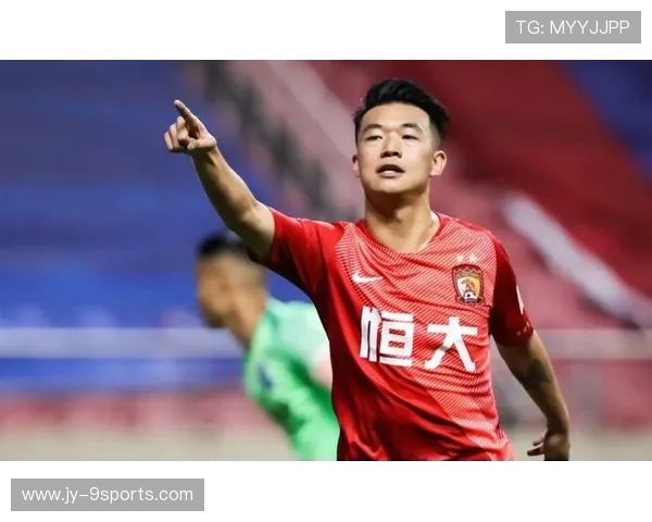 成都蓉城严鼎皓边路快速传球：速度与智慧汇聚的翼速训练新体验