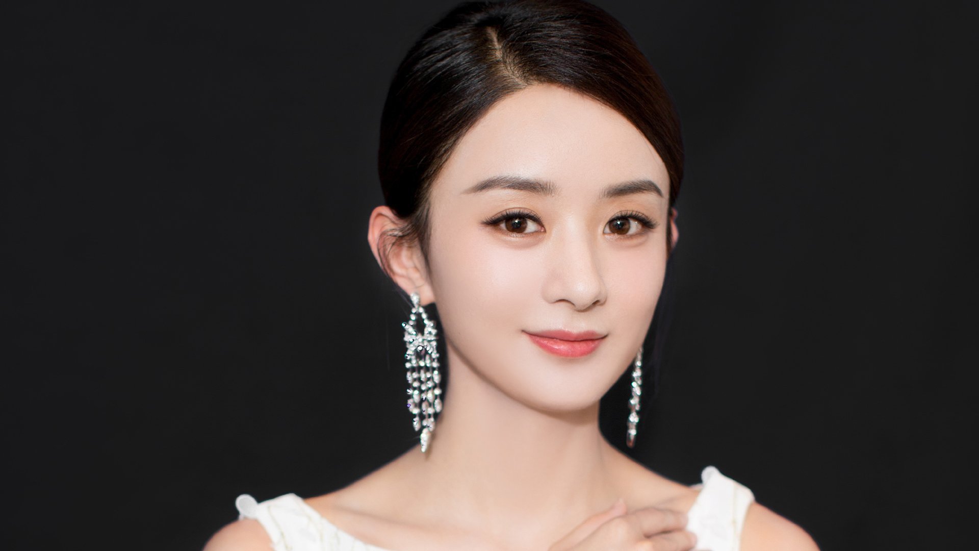 九游体育下载-防守反击球队是否以中场硬度弥补边路劣势,防守反击的球队