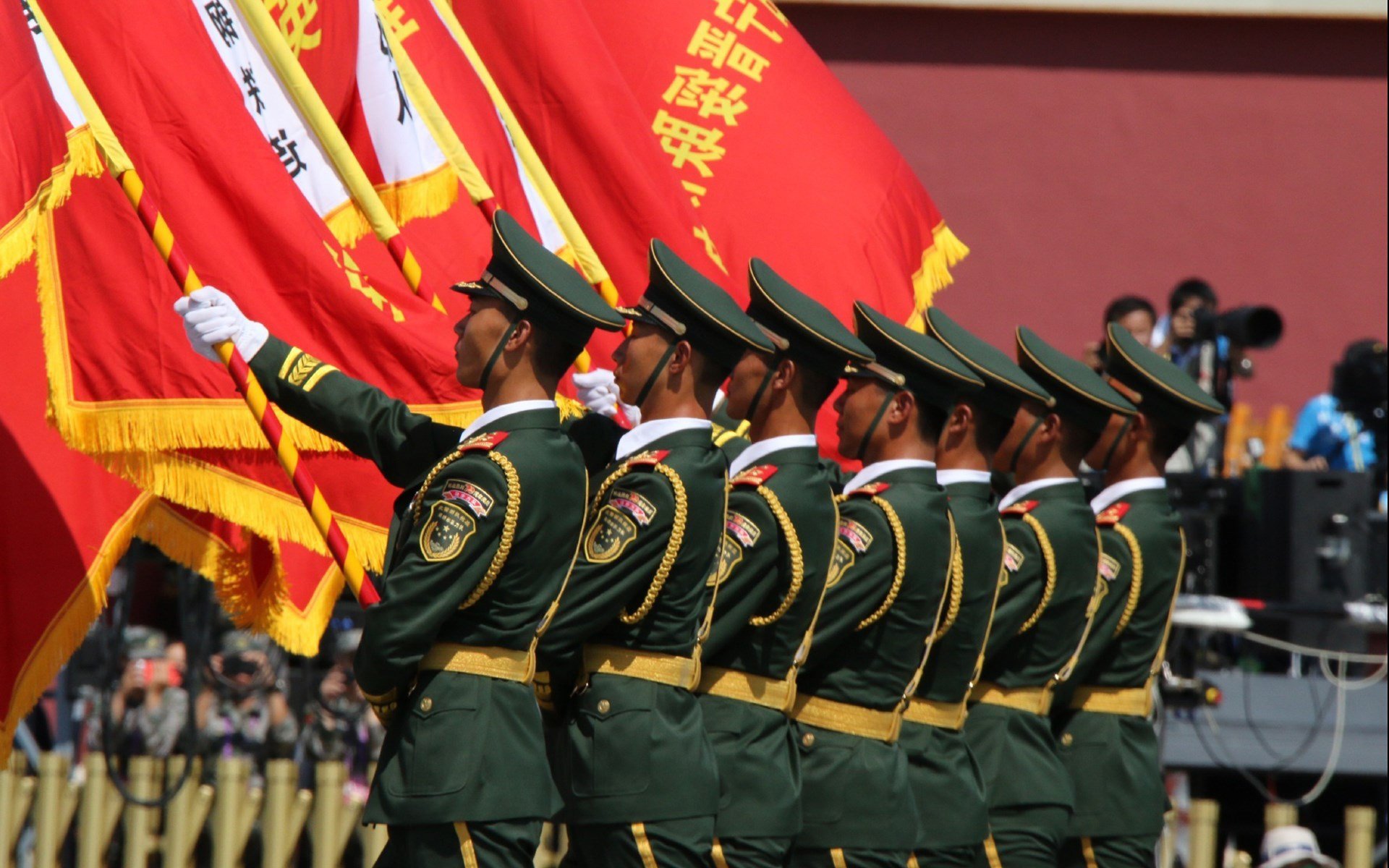 九游娱乐平台-基：全黑队的“攻防双全者”，每次突破和拦截都显示出极高的球技